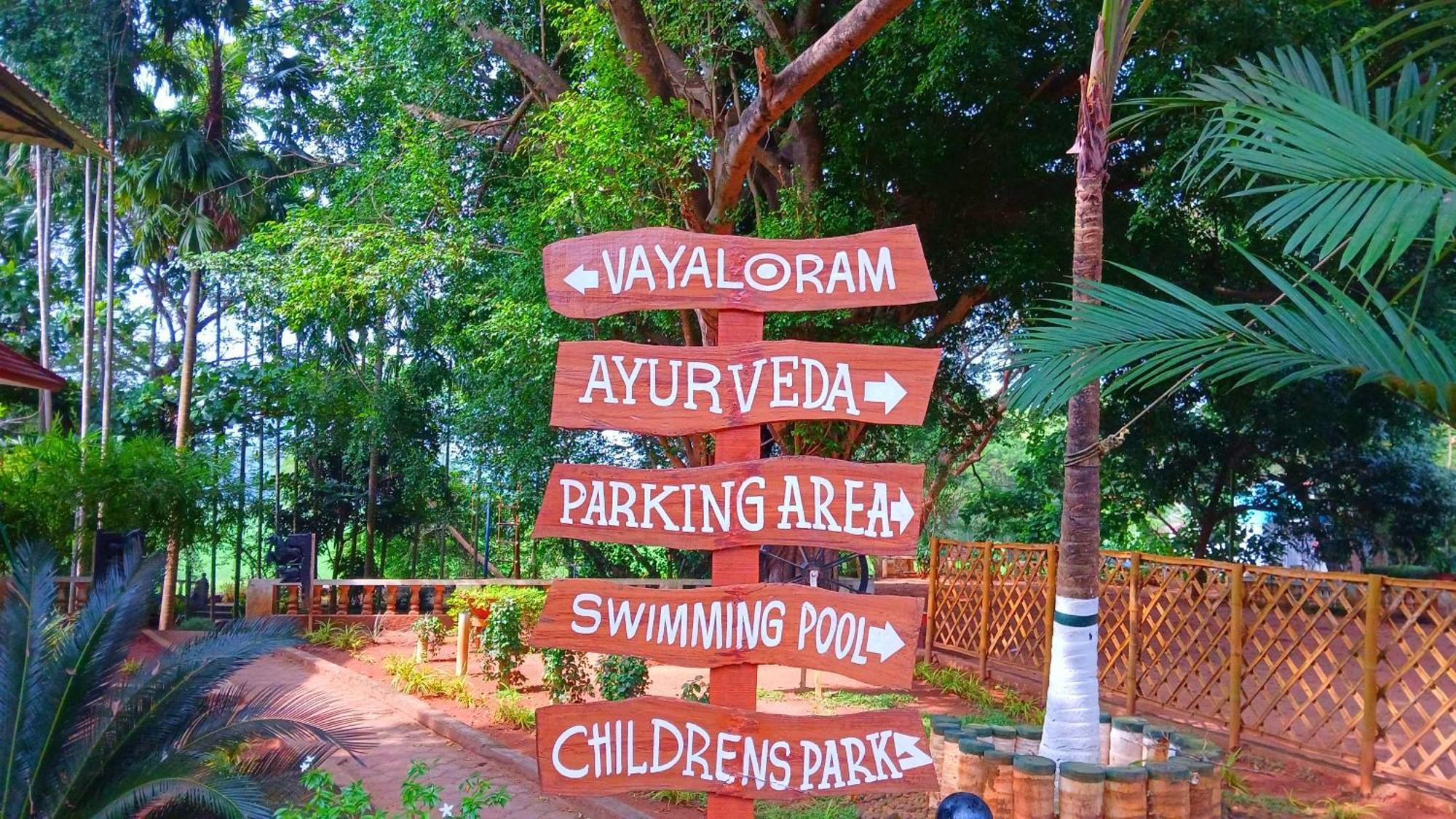 The River Retreat Heritage Ayurvedic Resort Shoranur Exterior photo