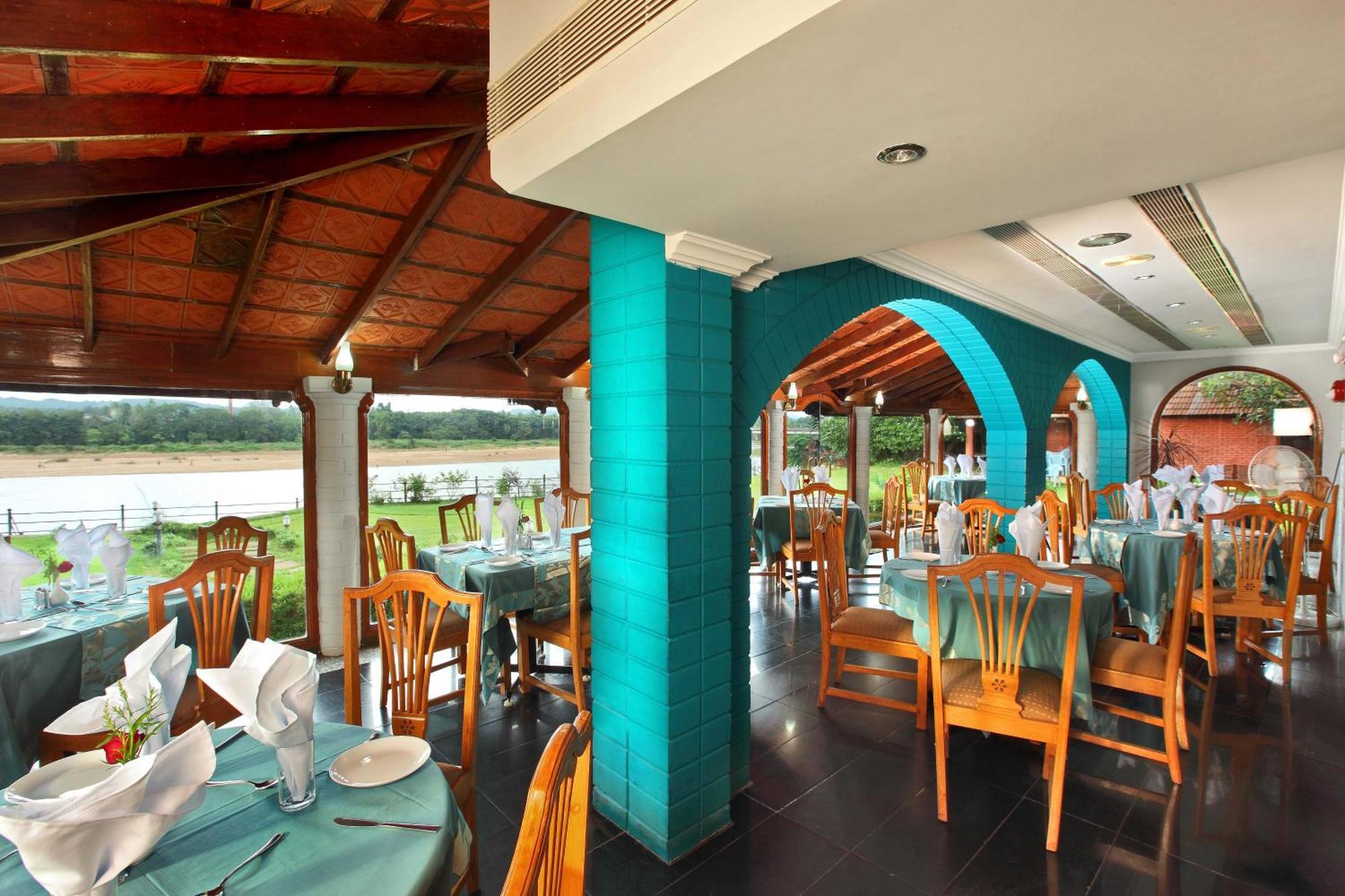 The River Retreat Heritage Ayurvedic Resort Shoranur Exterior photo