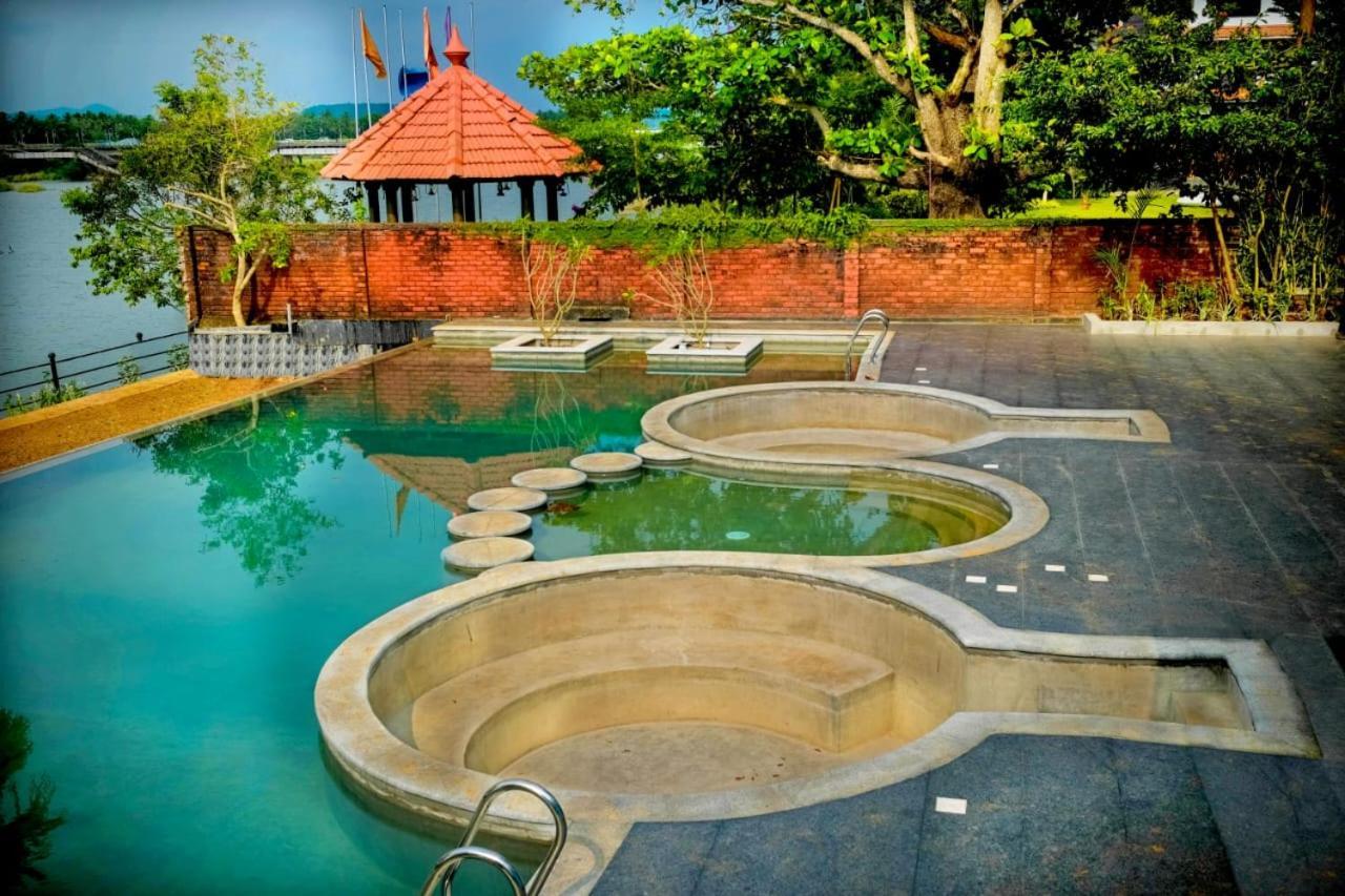 The River Retreat Heritage Ayurvedic Resort Shoranur Exterior photo