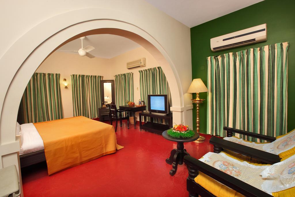 The River Retreat Heritage Ayurvedic Resort Shoranur Exterior photo