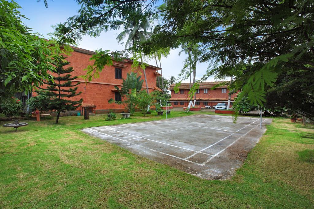 The River Retreat Heritage Ayurvedic Resort Shoranur Exterior photo