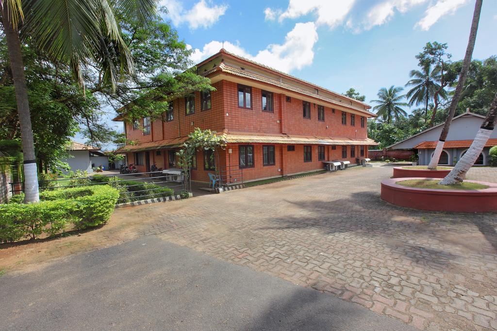 The River Retreat Heritage Ayurvedic Resort Shoranur Exterior photo
