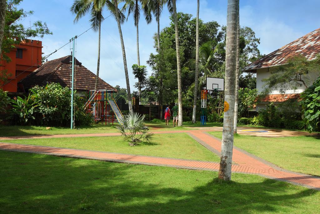 The River Retreat Heritage Ayurvedic Resort Shoranur Exterior photo