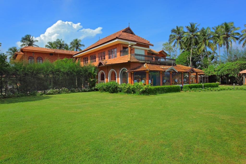 The River Retreat Heritage Ayurvedic Resort Shoranur Exterior photo