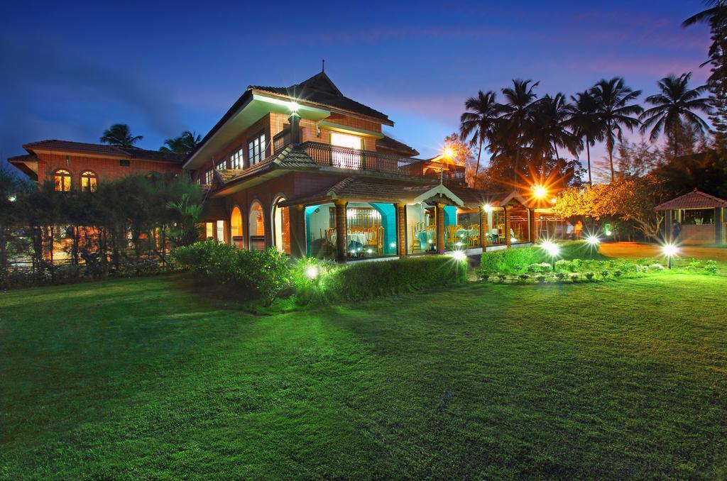 The River Retreat Heritage Ayurvedic Resort Shoranur Exterior photo