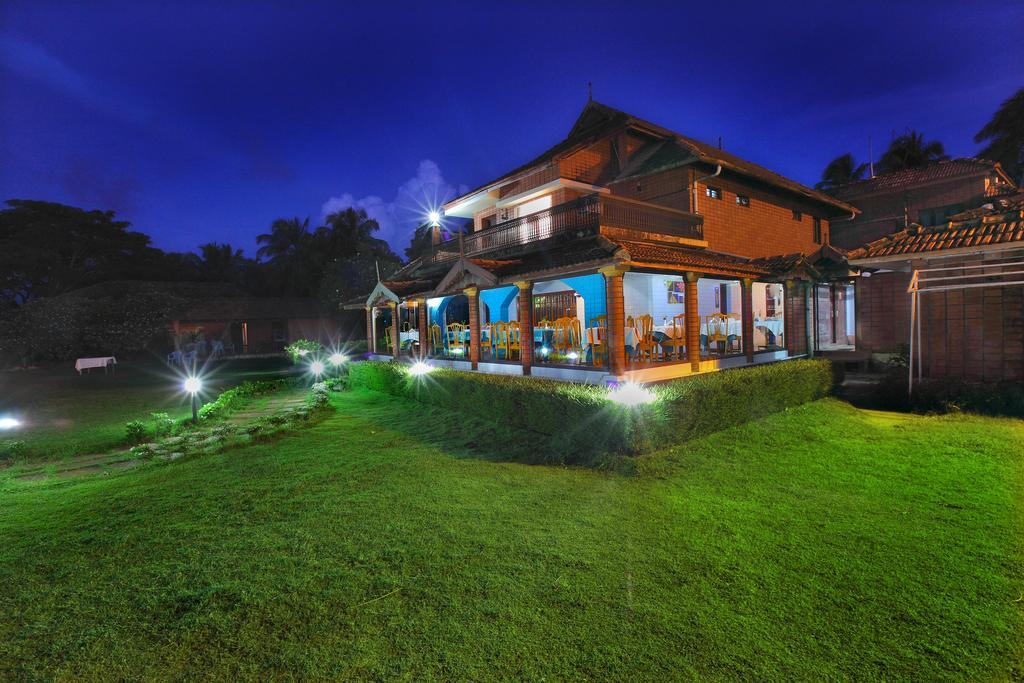 The River Retreat Heritage Ayurvedic Resort Shoranur Exterior photo