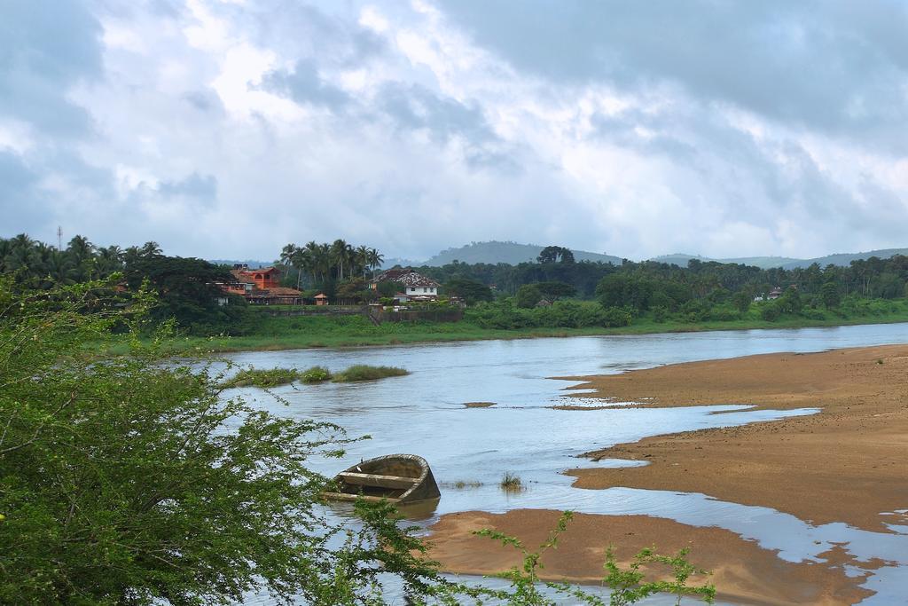 The River Retreat Heritage Ayurvedic Resort Shoranur Exterior photo