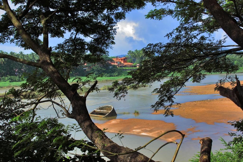 The River Retreat Heritage Ayurvedic Resort Shoranur Exterior photo