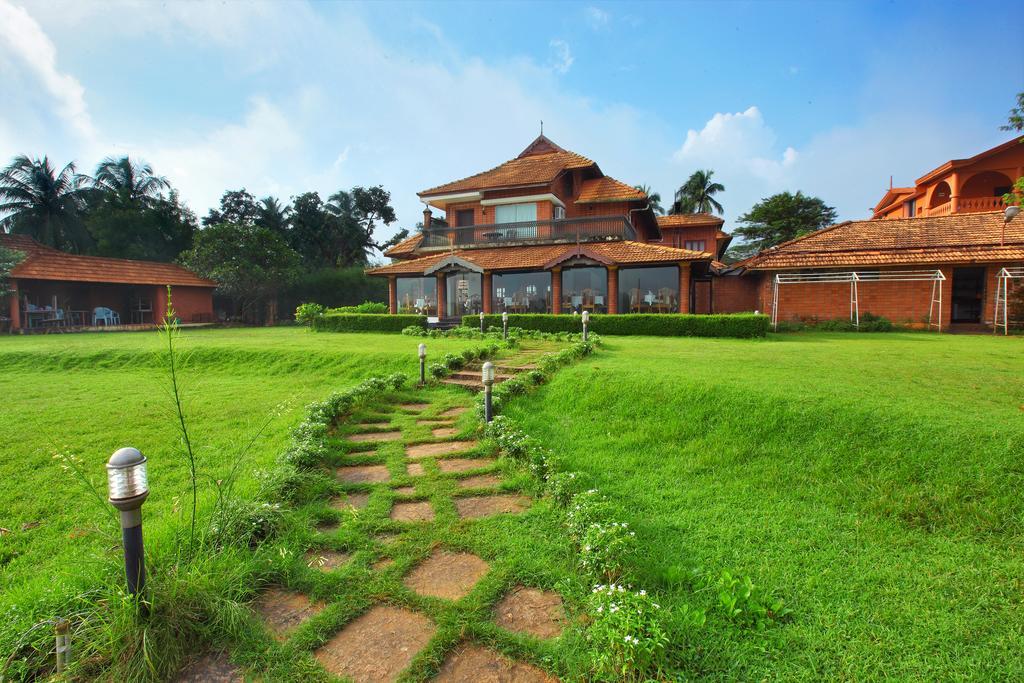 The River Retreat Heritage Ayurvedic Resort Shoranur Exterior photo