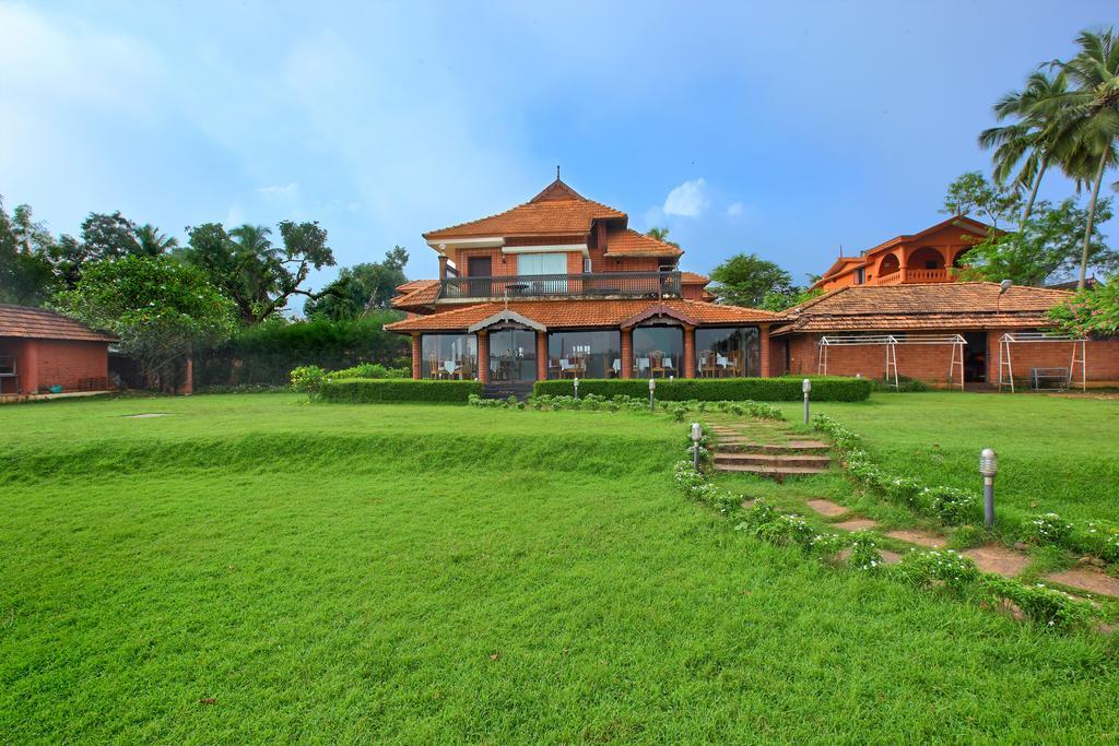 The River Retreat Heritage Ayurvedic Resort Shoranur Exterior photo