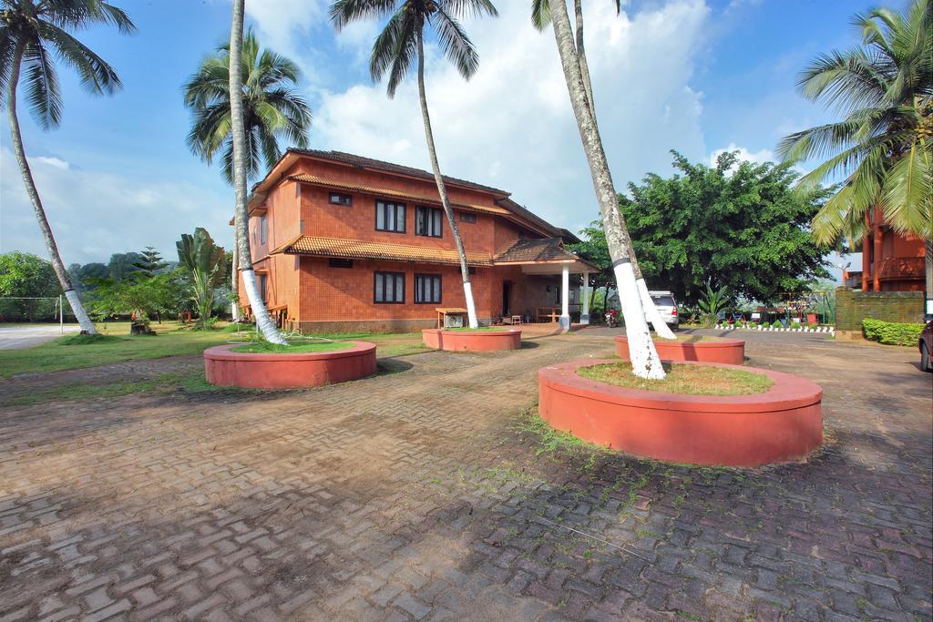 The River Retreat Heritage Ayurvedic Resort Shoranur Exterior photo