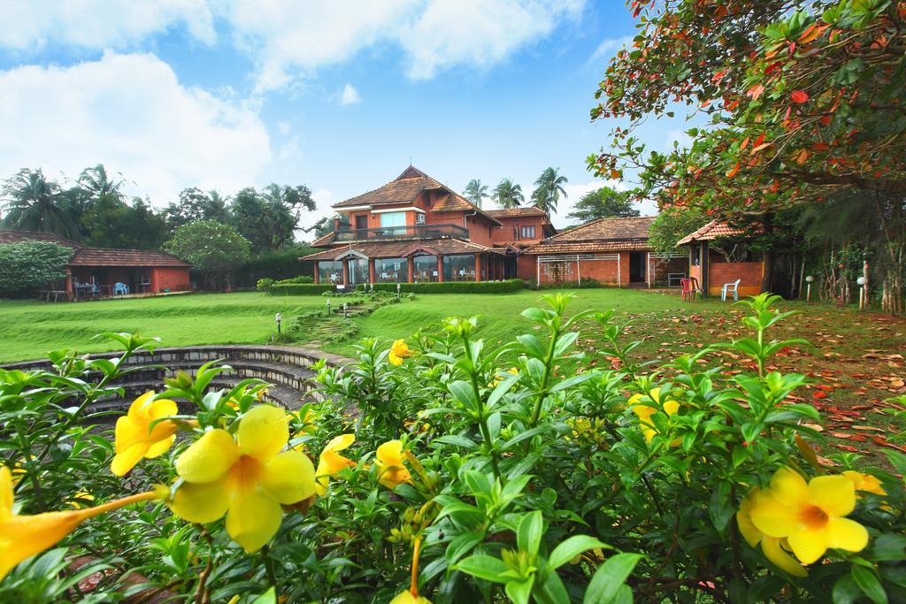 The River Retreat Heritage Ayurvedic Resort Shoranur Exterior photo
