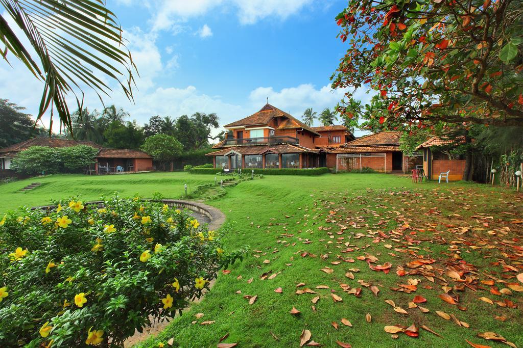 The River Retreat Heritage Ayurvedic Resort Shoranur Exterior photo