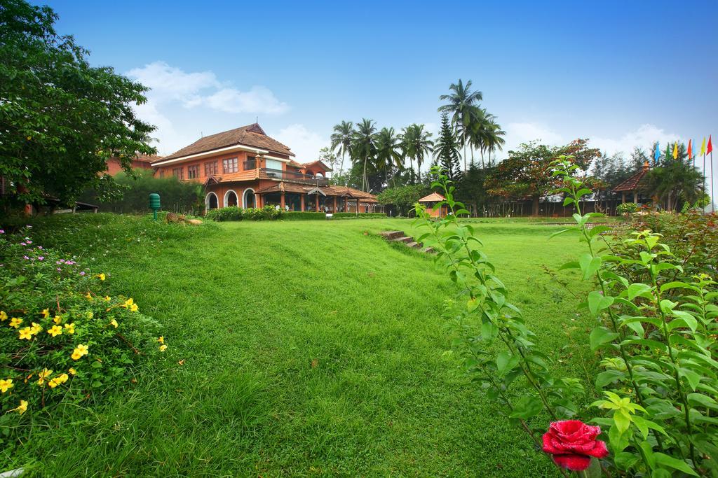The River Retreat Heritage Ayurvedic Resort Shoranur Exterior photo