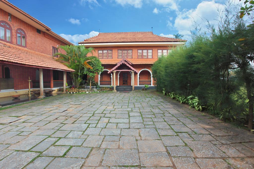 The River Retreat Heritage Ayurvedic Resort Shoranur Exterior photo