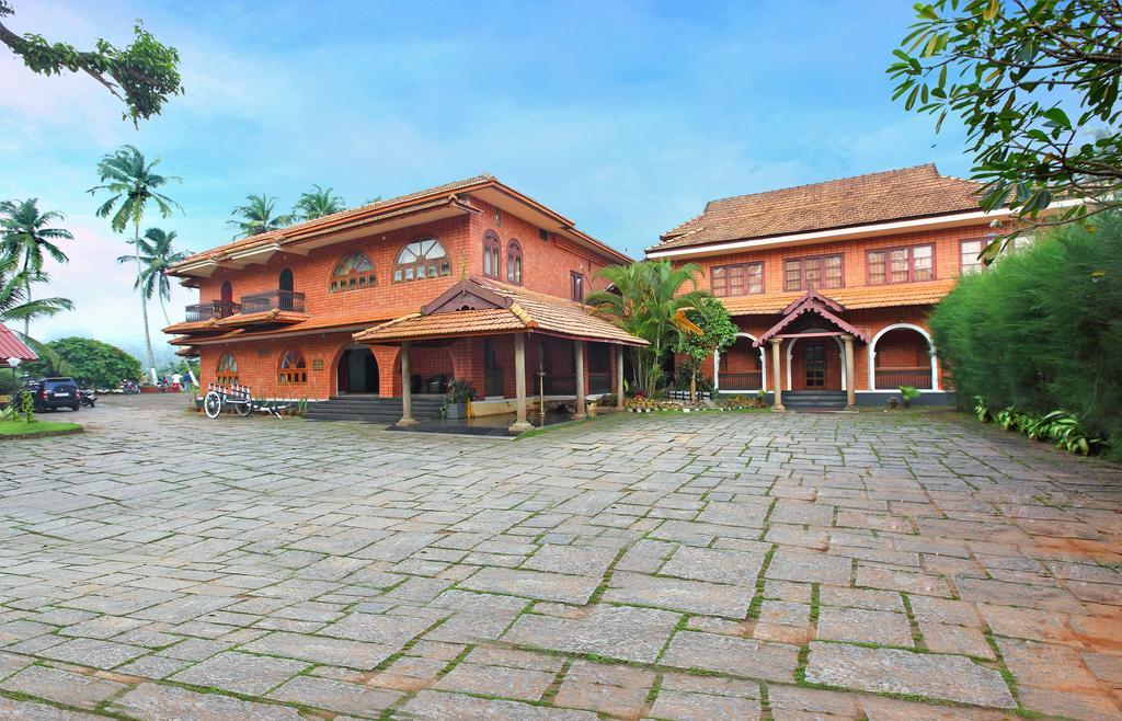 The River Retreat Heritage Ayurvedic Resort Shoranur Exterior photo