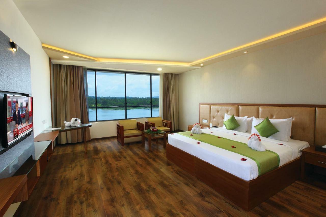 The River Retreat Heritage Ayurvedic Resort Shoranur Exterior photo