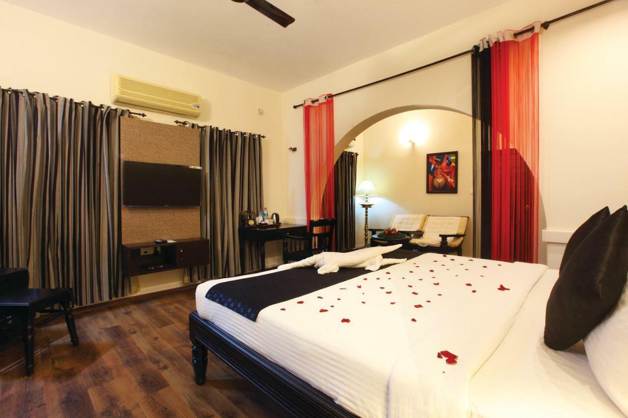 The River Retreat Heritage Ayurvedic Resort Shoranur Exterior photo