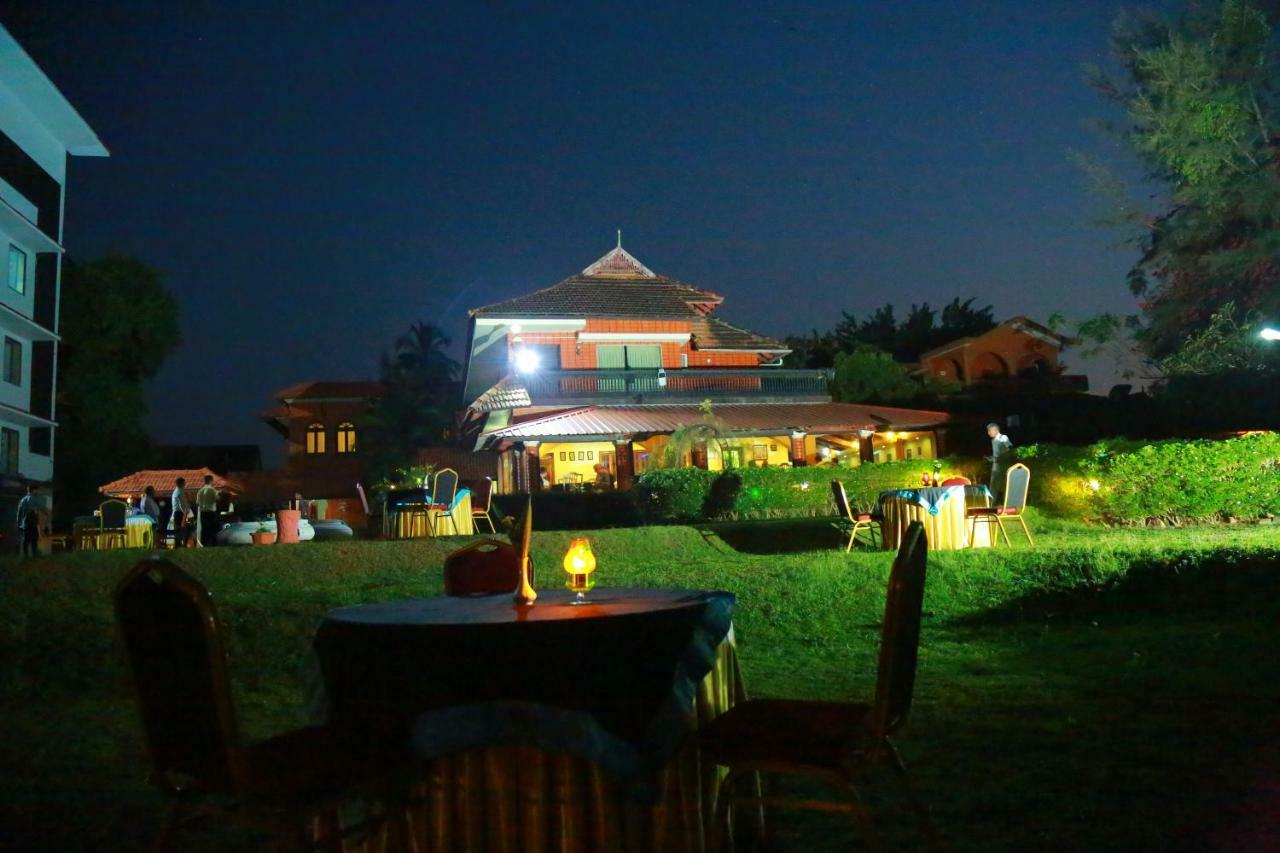 The River Retreat Heritage Ayurvedic Resort Shoranur Exterior photo