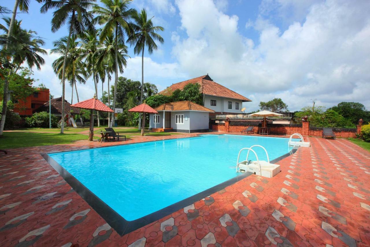 The River Retreat Heritage Ayurvedic Resort Shoranur Exterior photo