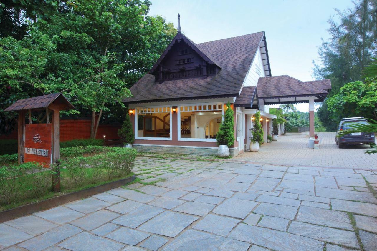 The River Retreat Heritage Ayurvedic Resort Shoranur Exterior photo