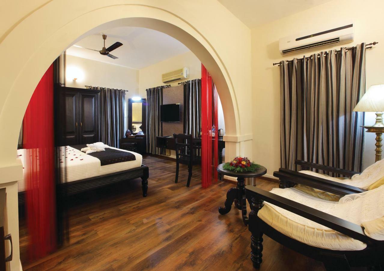 The River Retreat Heritage Ayurvedic Resort Shoranur Exterior photo
