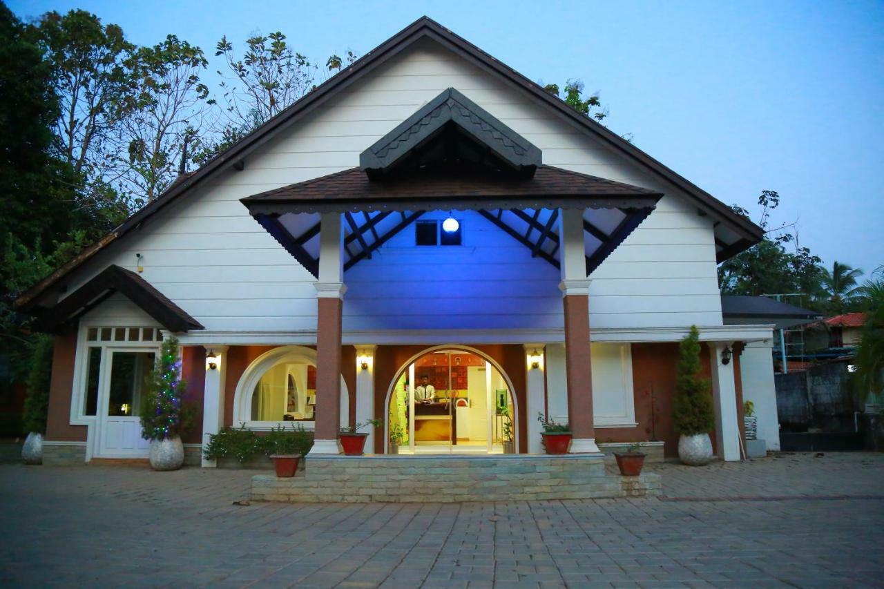 The River Retreat Heritage Ayurvedic Resort Shoranur Exterior photo
