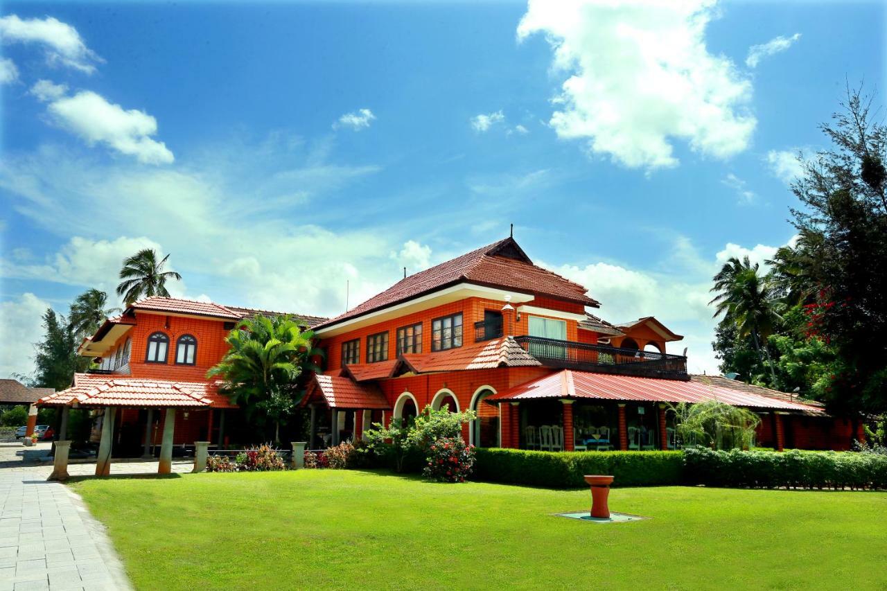 The River Retreat Heritage Ayurvedic Resort Shoranur Exterior photo